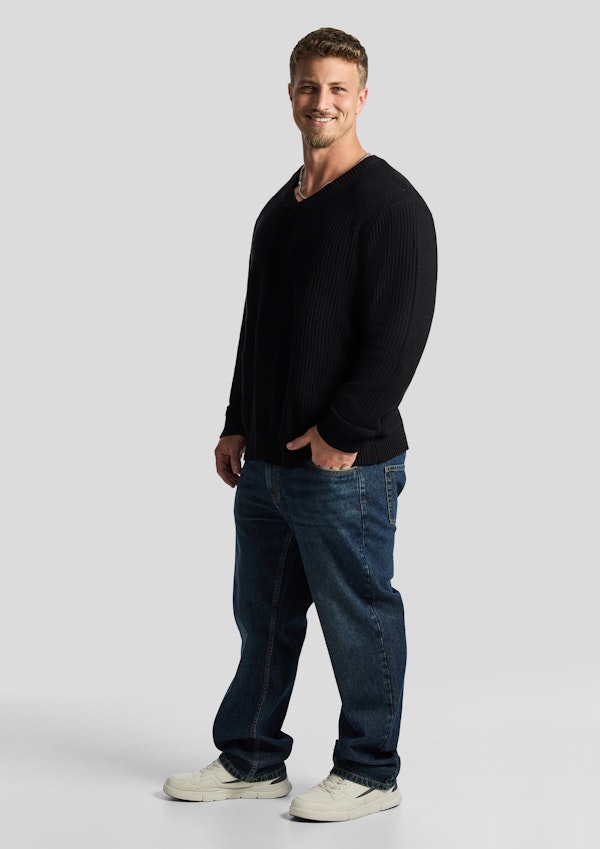 Black Cobain V Relaxed Pullover